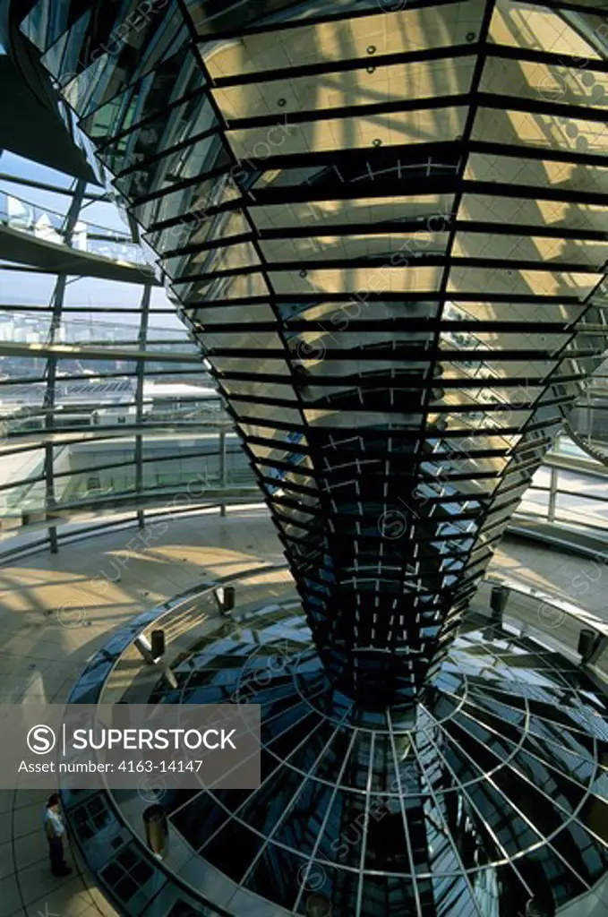 GERMANY, BERLIN, REICHSTAG BUILDING, GLASS CUPOLA INTERIOR
