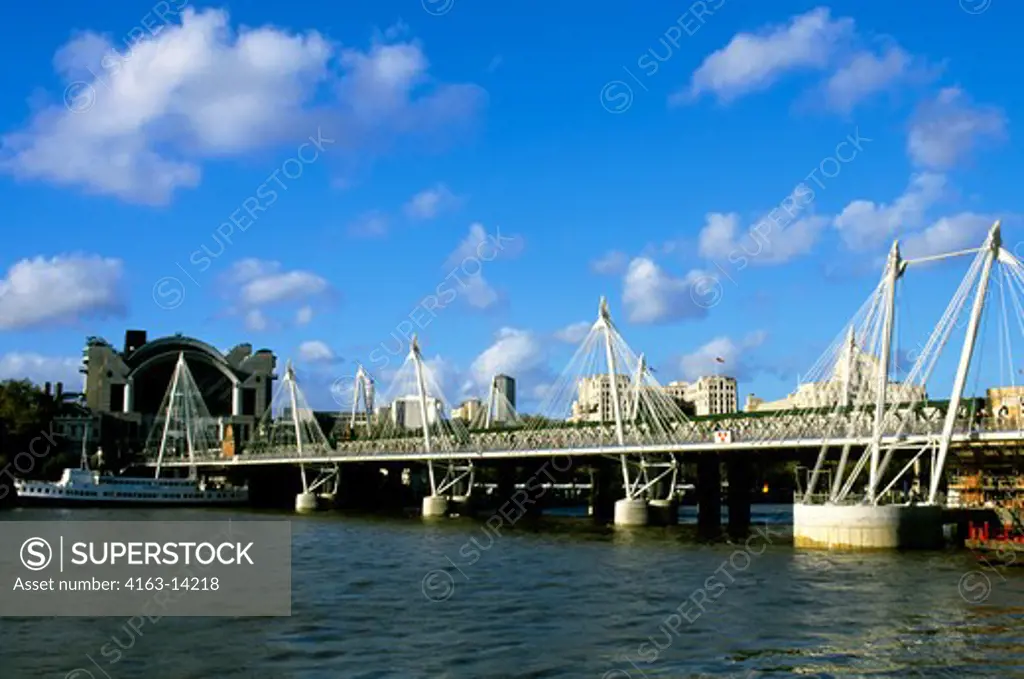 GREAT BRITAIN, LONDON, RIVER THAMES, HUNGERFORD BRIDGE (SUSPENSION BRIDGE)
