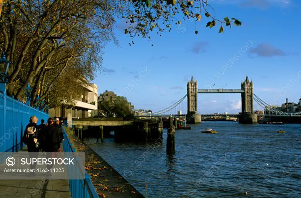 GREAT BRITAIN, LONDON, RIVER THAMES, TOWER BRIDGE, RIVER THAMES WALK