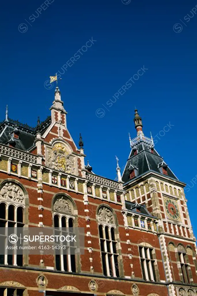 NETHERLANDS, HOLLAND, AMSTERDAM, CENTRAL STATION, ARCHITECTURAL DETAIL