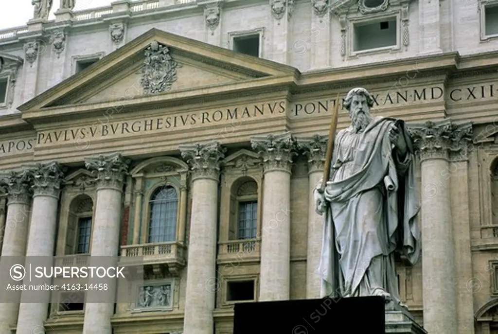 ITALY, ROME, VATICAN, ST. PETER'S SQUARE, ST. PETER'S BASILICA, DETAIL