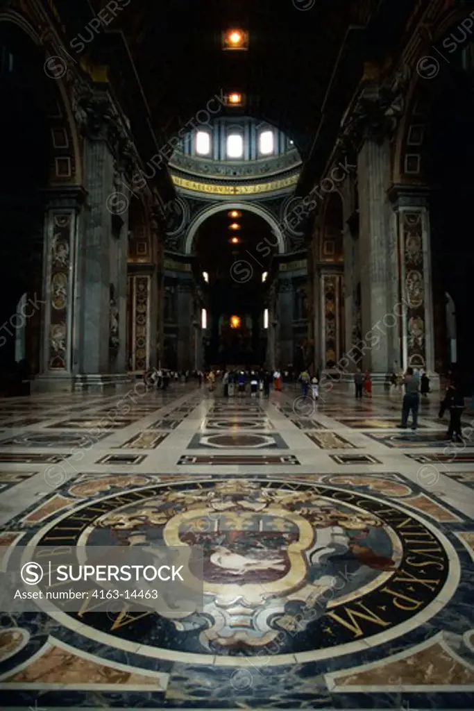 ITALY, ROME, VATICAN, ST. PETER'S SQUARE, ST. PETER'S BASILICA, INTERIOR, NAVE