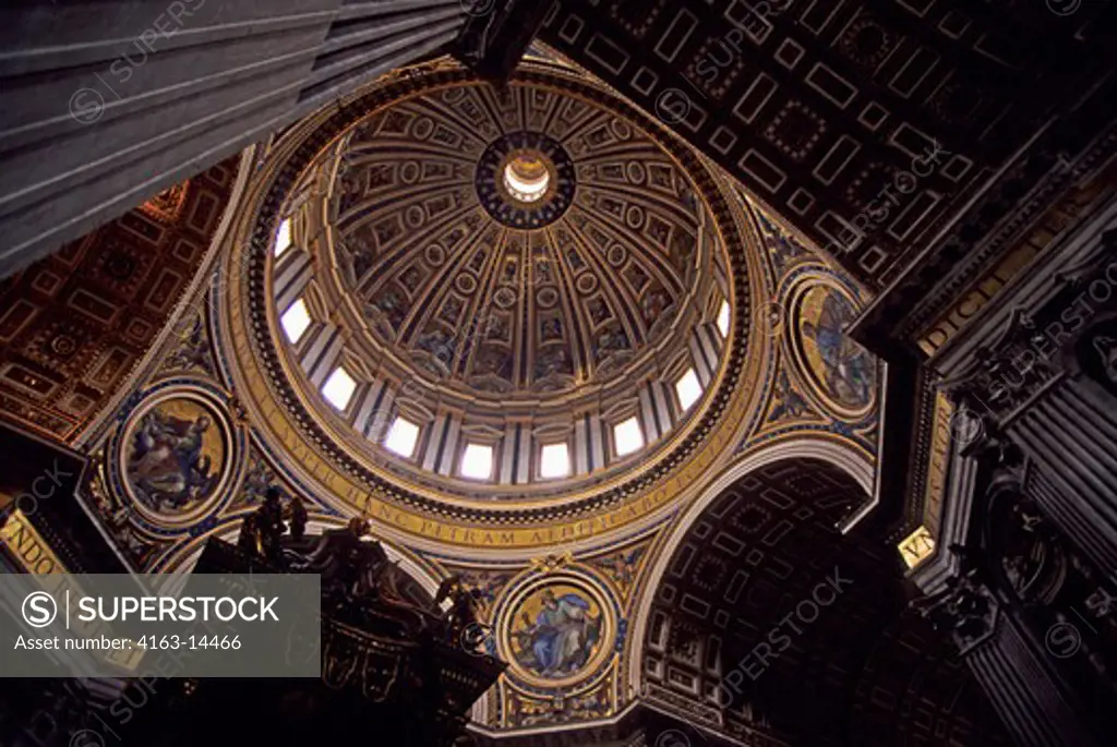 ITALY, ROME, VATICAN, ST. PETER'S SQUARE, ST. PETER'S BASILICA, INTERIOR, MICHELANGELO'S DOME