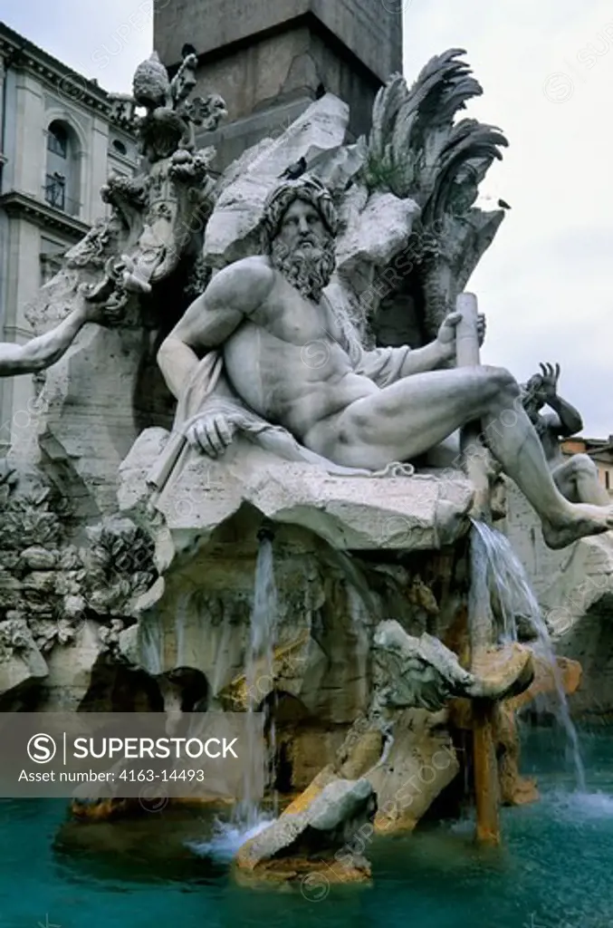 ITALY, ROME, PIAZZA NAVONA, FOUNTAIN OF FOUR RIVERS