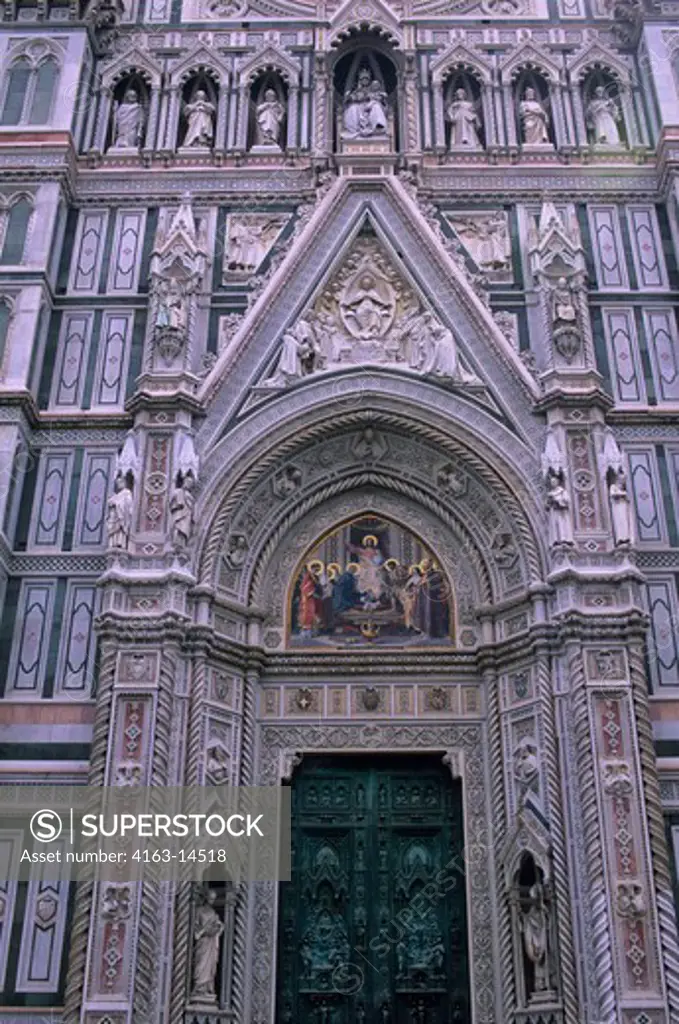 ITALY, FLORENCE, CATHEDRAL OF SANTA MARIA DEL FIORE (DUOMO), FACADE