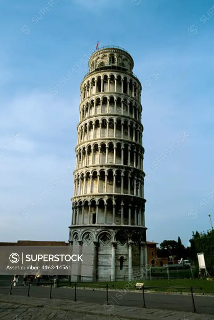 ITALY, PISA, LEANING TOWER OF PISA