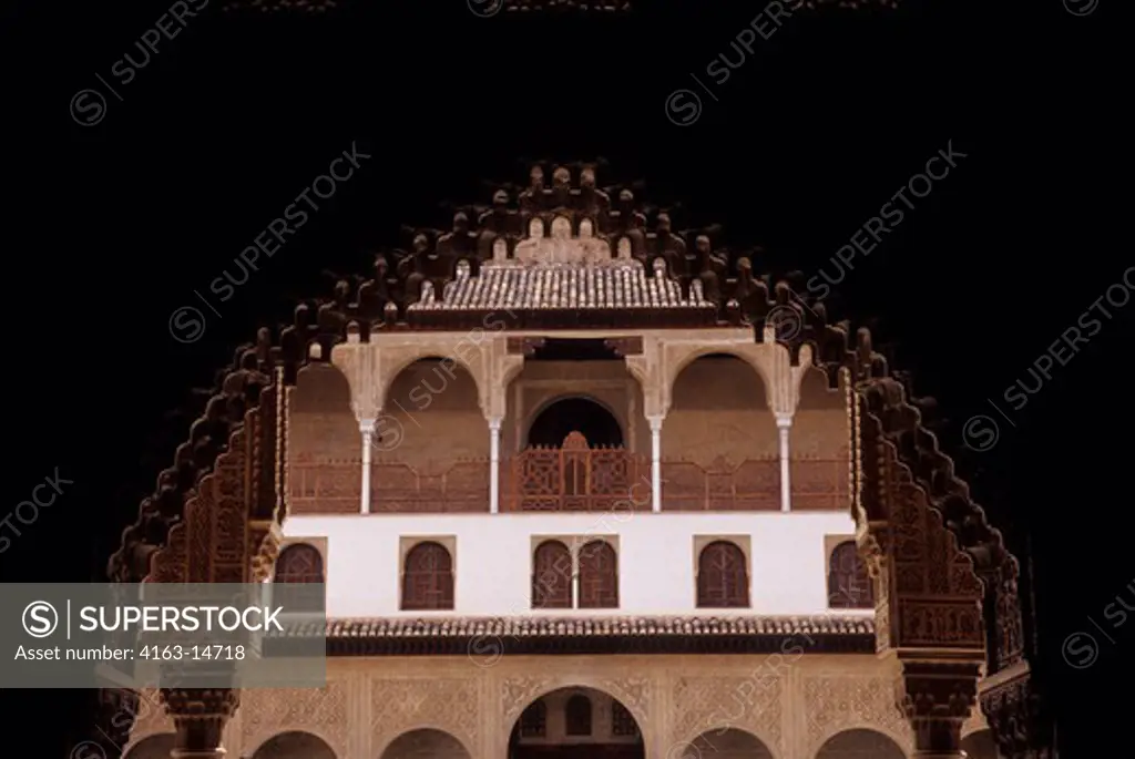 SPAIN, GRENADA, ALHAMBRA, NASRID PALACES, COMARES PALACE, VIEW OF SOUTH GALLERY