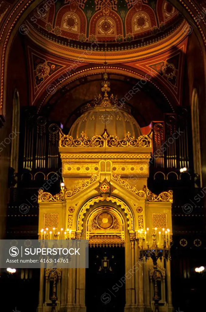 HUNGARY, BUDAPEST, THE GREAT SYNAGOGUE, INTERIOR