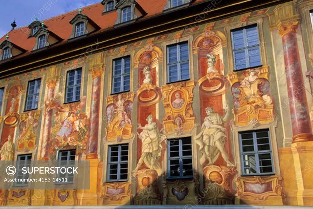 GERMANY, BAMBERG, UNESCO WORLD HERITAGE SITE, OLD TOWN HALL (ISLAND TOWN HALL), PAINTED FACADE