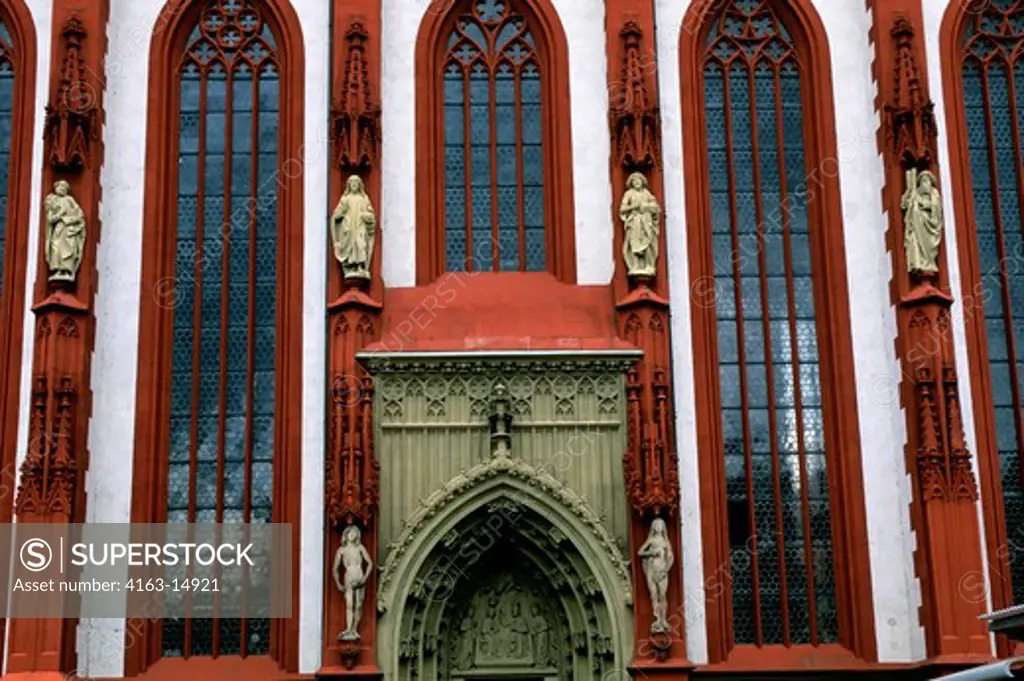 GERMANY, WURZBURG, OLD TOWN, ST. MARY'S CHAPEL, DETAIL, ADAM AND EVE STATUES