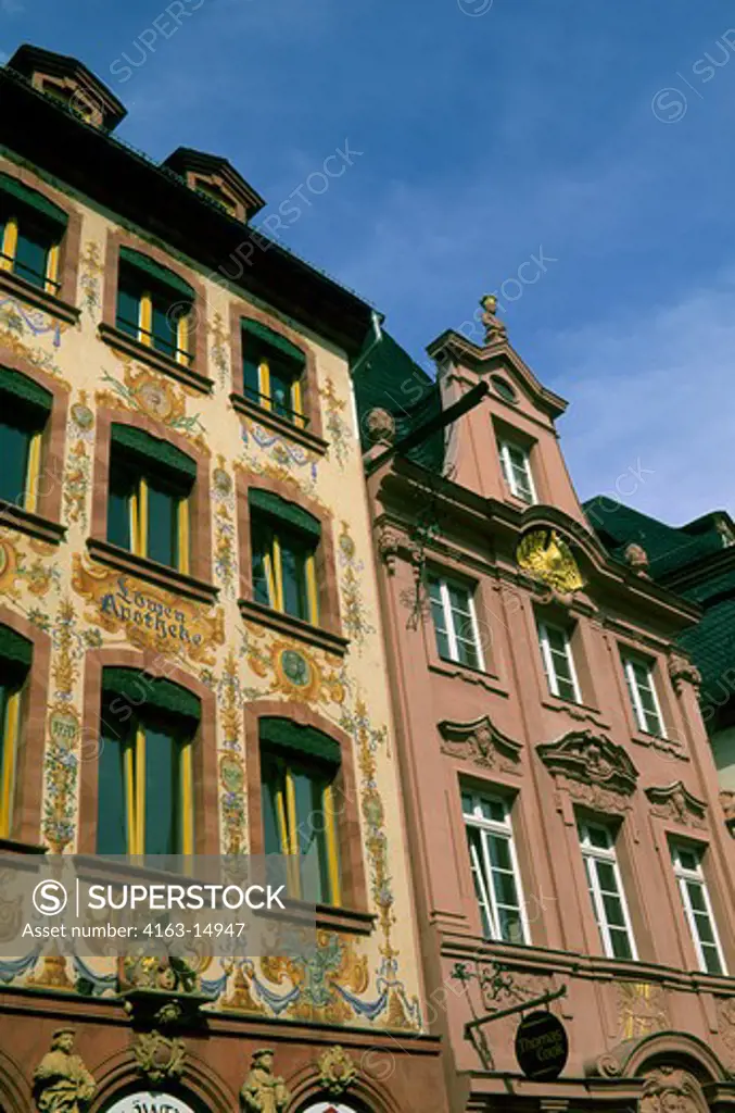 GERMANY, MAINZ, MARKET SQUARE, PAINTED HOUSES