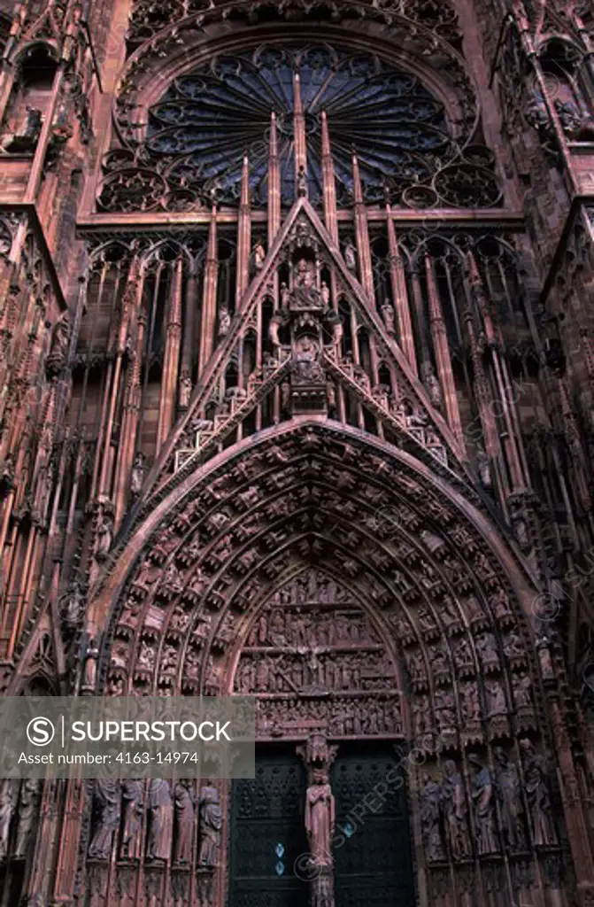 FRANCE, ALSACE, STRASBOURG, CATHEDRAL OF NOTRE DAME, MAIN FACADE, DETAIL