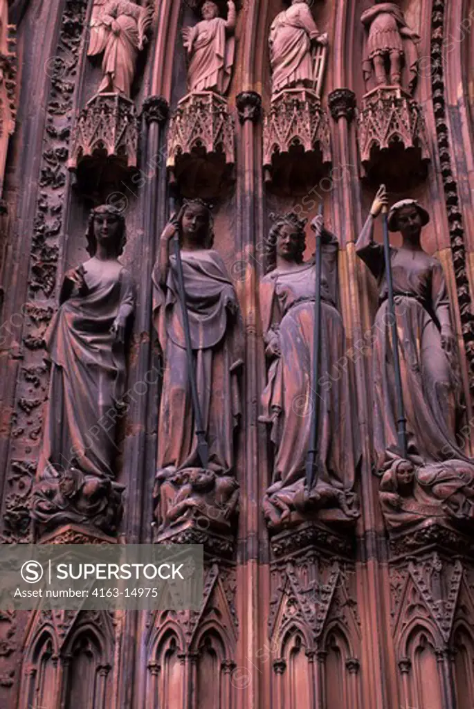 FRANCE, ALSACE, STRASBOURG, CATHEDRAL OF NOTRE DAME, MAIN FACADE, DETAIL, STATUES