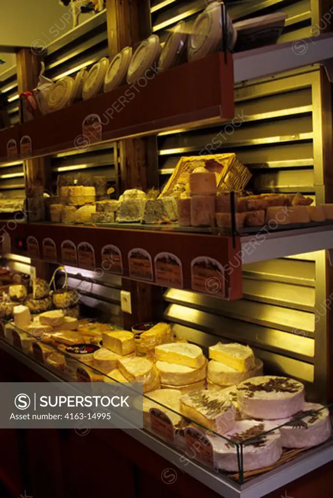 FRANCE, ALSACE, STRASBOURG, OLD TOWN, CHEESE STORE