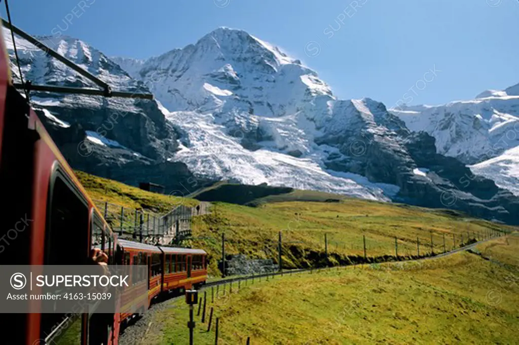 SWITZERLAND, BERNESE OBERLAND, KLEINE SCHEIDEGG, VIEW FROM TRAIN OF MONCH MOUNTAIN