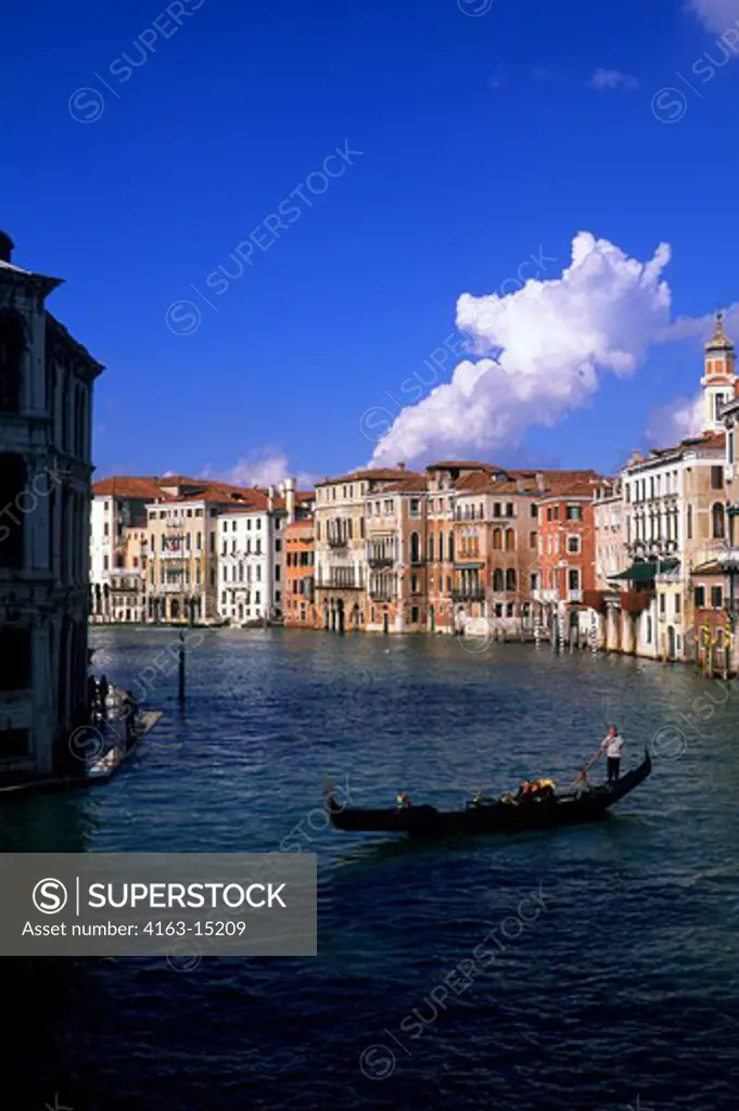 ITALY, VENICE, GRAND CANAL, GONDOLA