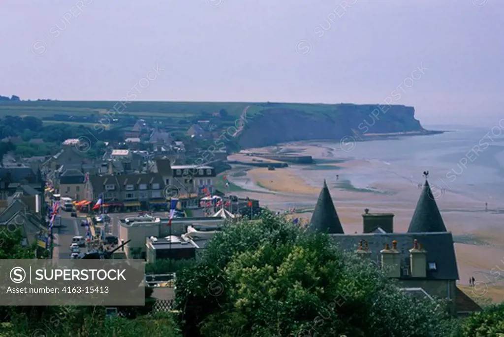 FRANCE, NORMANDY, ARROMANCHES, VIEW OF TOWN