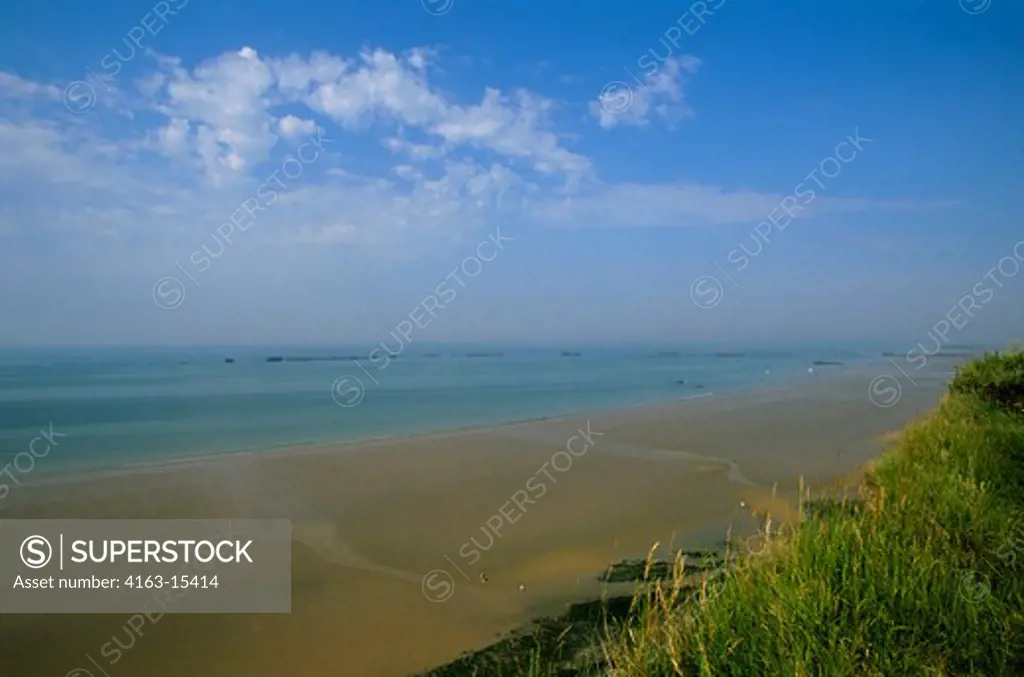 FRANCE, NORMANDY, ARROMANCHES, VIEW OF BEACH