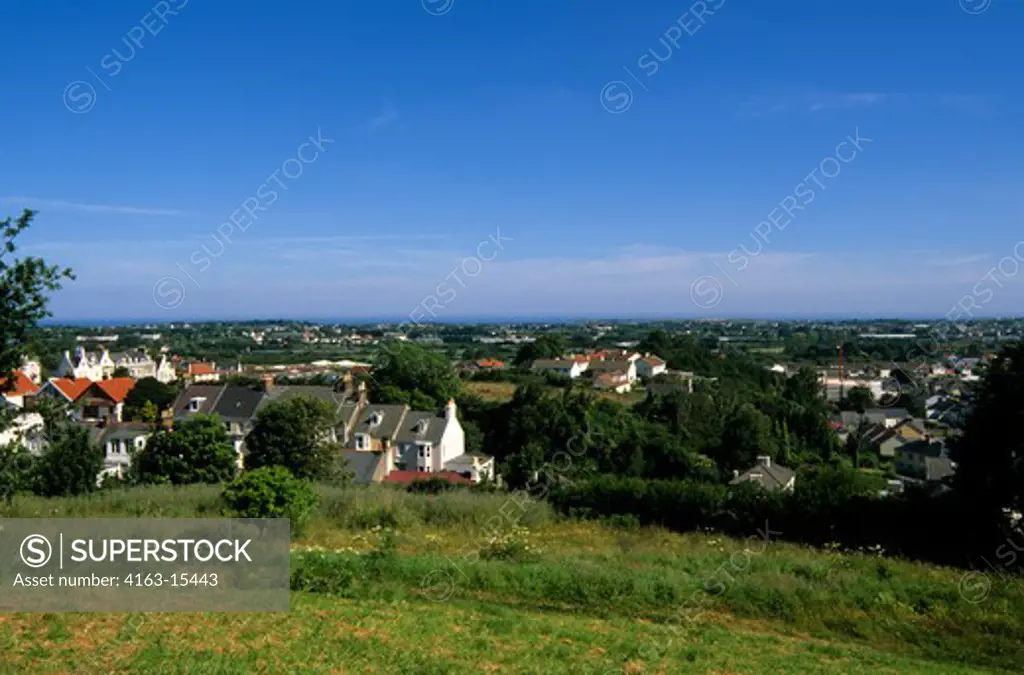 UK, CHANNEL ISLANDS, GUERNSEY, ST. PETER PORT, VIEW FROM HILL