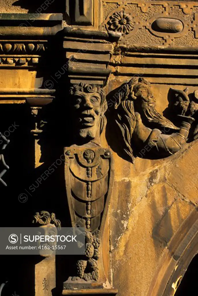 FRANCE, COLMAR, THE HOUSE OF HEADS, DETAIL