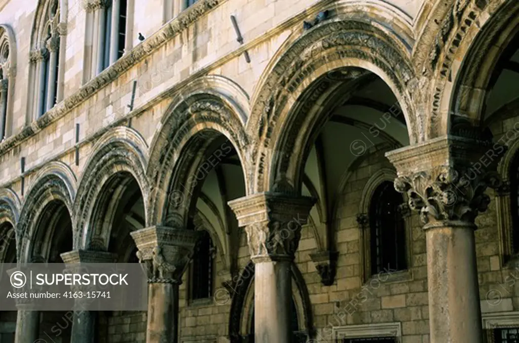 CROATIA, DUBROVNIK, RECTOR'S PALACE, ARCHES