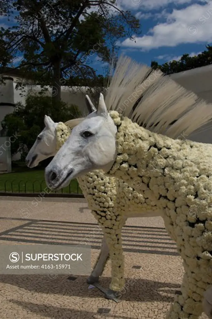 PORTUGAL, MADEIRA ISLAND, FUNCHAL, FLOWER FESTIVAL, HORSE STATUES COVERED WITH FLOWERS