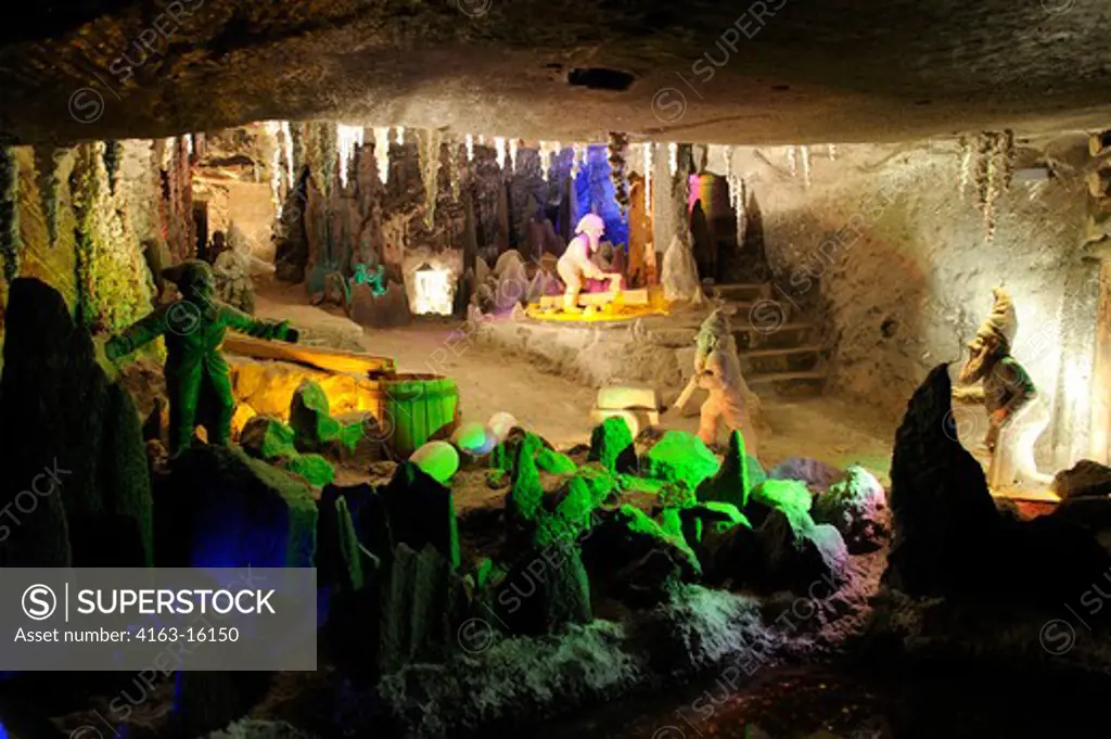 POLAND, NEAR KRAKOW, WIELICZKA SALT MINES (UNESCO WORLD HERITAGE SITE), FIGURES CARVED OUT OF SALT