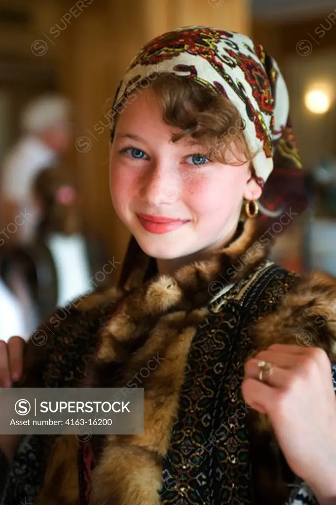 ROMANIA, NEAR SUCEAVA, PORTRAIT OF ROMANIAN GIRL
