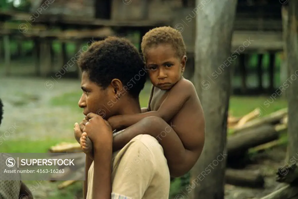 PAPUA NEW GUINEA, SEPIK RIVER, YOUNG MAN WITH BOY ON SHOULDERS