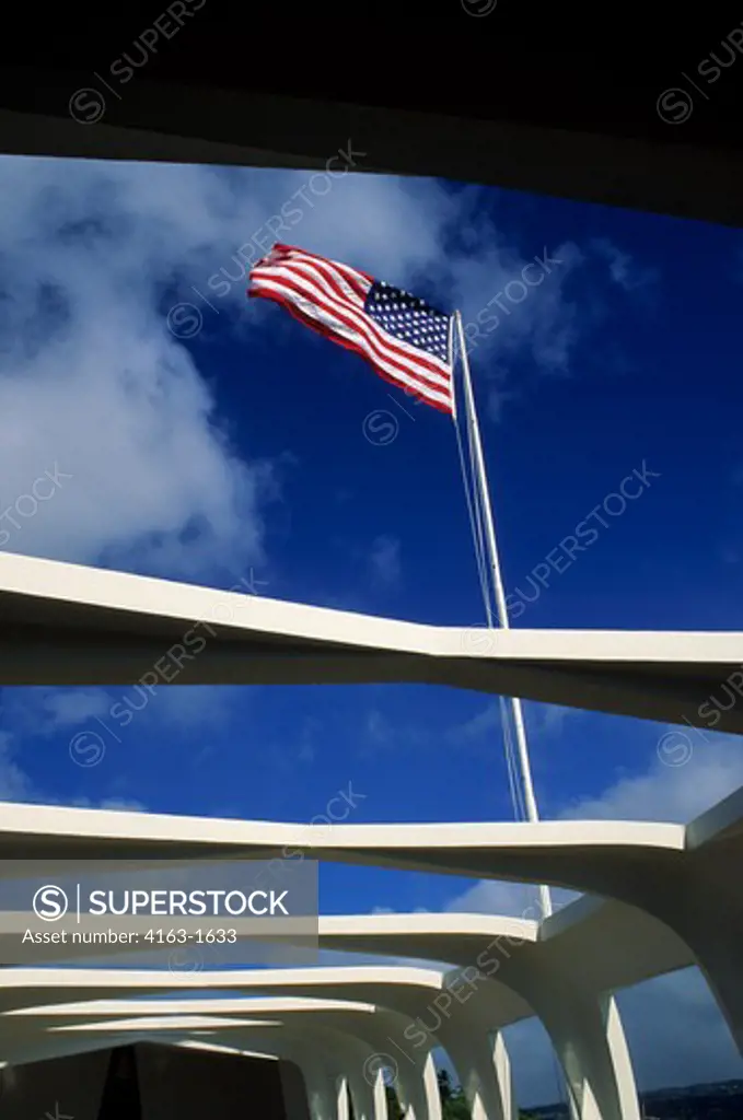 USA, HAWAII, OAHU, PEARL HARBOR, USS ARIZONA MEMORIAL, U.S. FLAG