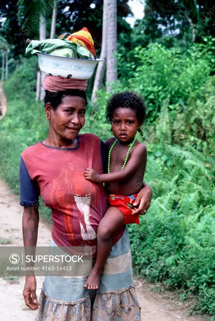 PAPUA NEW GUINEA,TROBRIAND ISLANDS, KIRIWINA ISL., KAIBOLA VILLAGE PORTRAIT OF WOMAN WITH CHILD