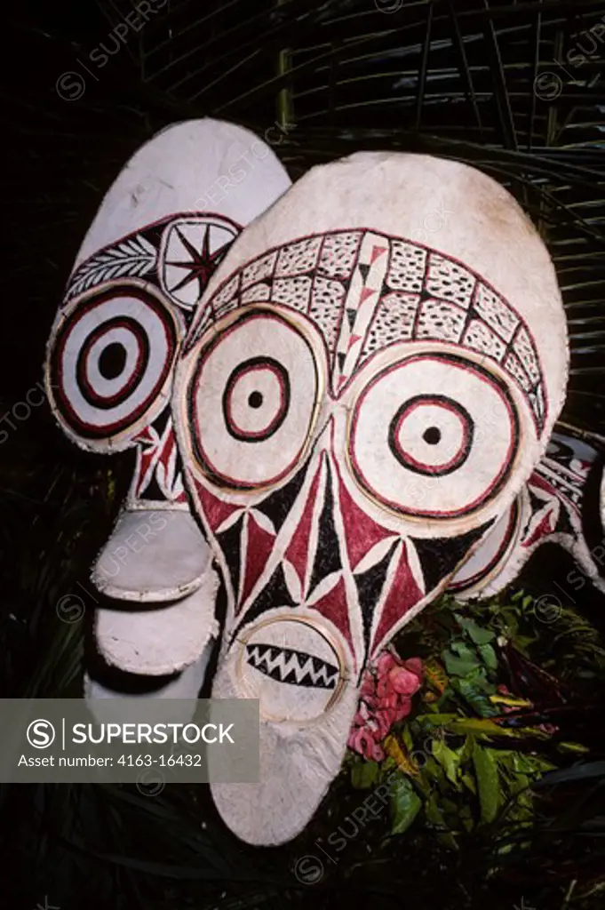 PAPUA NEW GUINEA, RABAUL, BAINING FIRE DANCE, SPIRIT MASKS MADE FROM POUNDED BARK