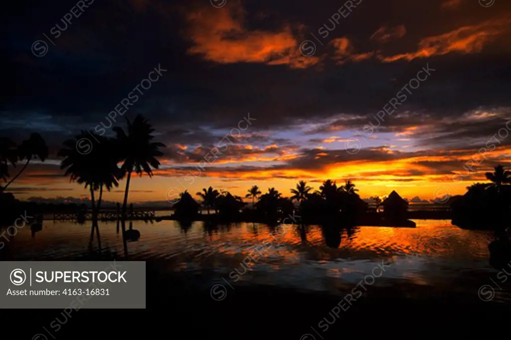 FRENCH POLYNESIA, SOCIETY ISLANDS, TAHITI, BEACHCOMBER HOTEL, SUNSET REFLECTING IN POOL