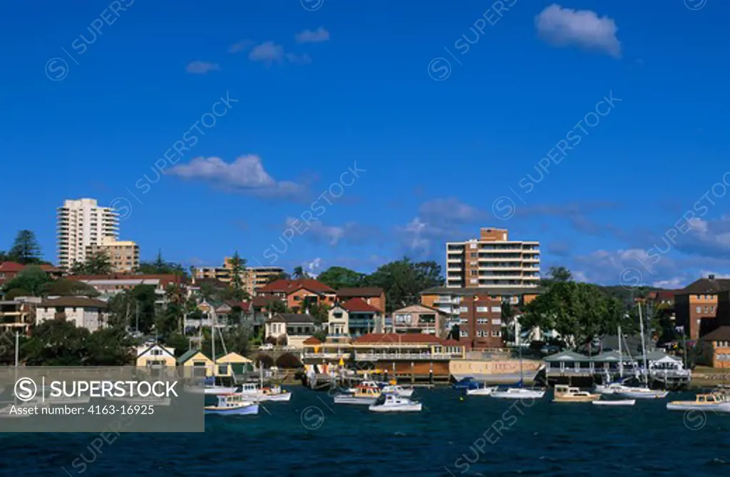 AUSTRALIA, NEAR SYDNEY, MANLY, VIEW OF TOWN