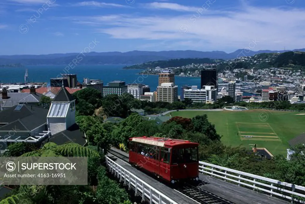 NEW ZEALAND, WELLINGTON, OVERVIEW OF CITY, CABLE CAR