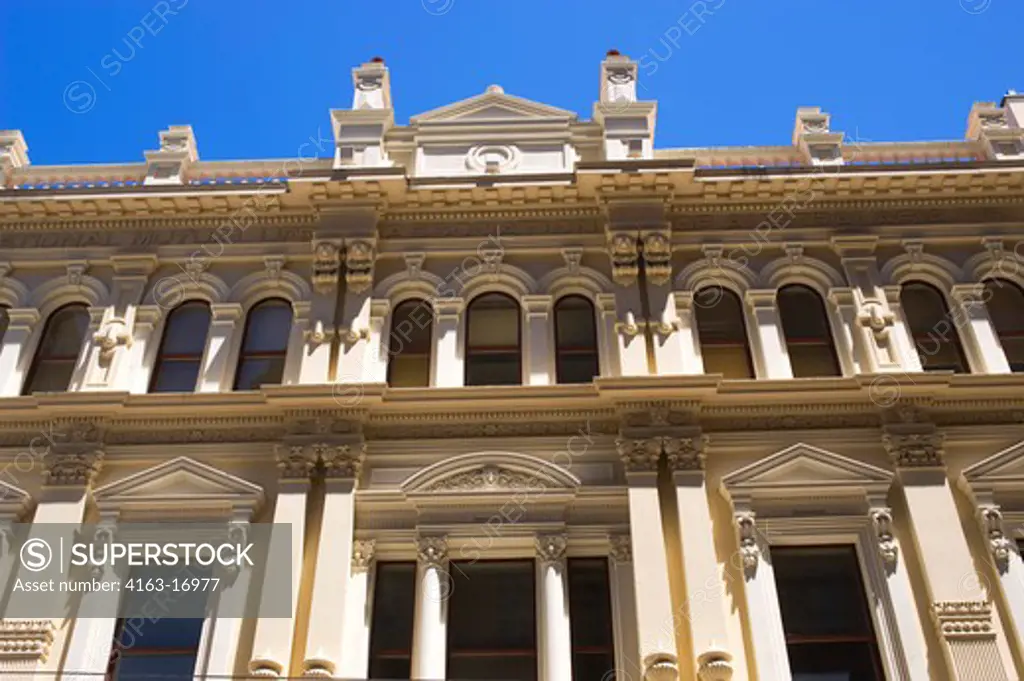 NEW ZEALAND, WELLINGTON, DOWNTOWN, STREET SCENE, BUILDING FROM 1885