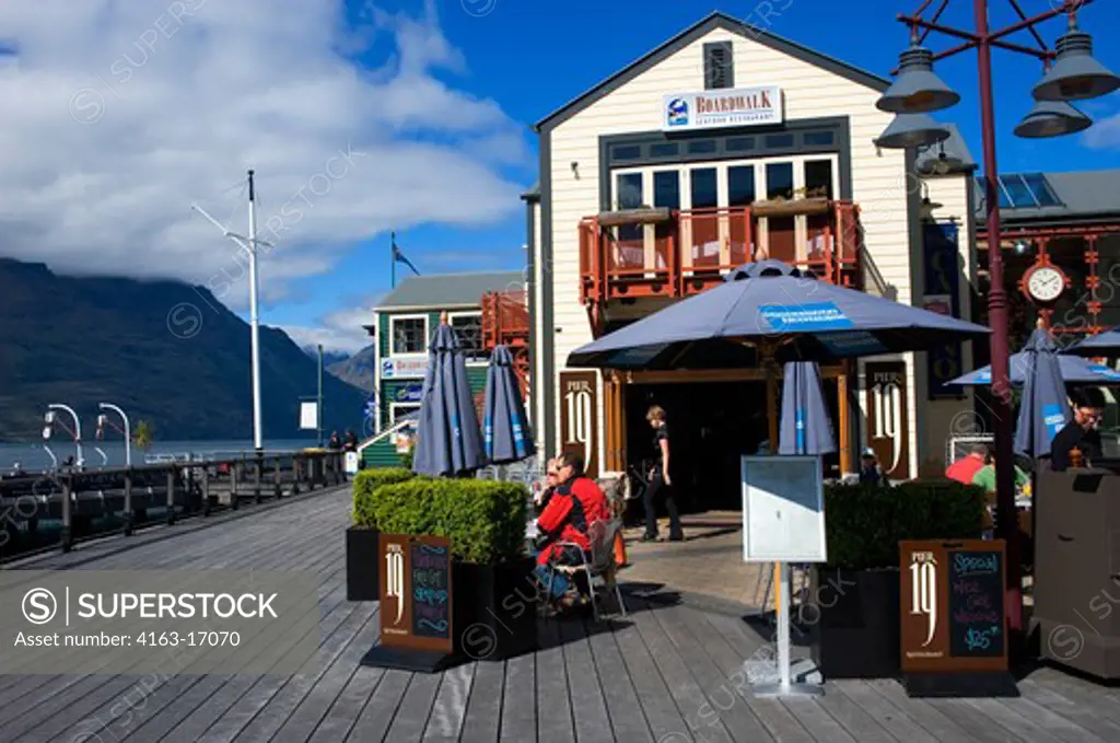 NEW ZEALAND, OCEANIA, SOUTH ISLAND, QUEENSTOWN, LAKEFRONT