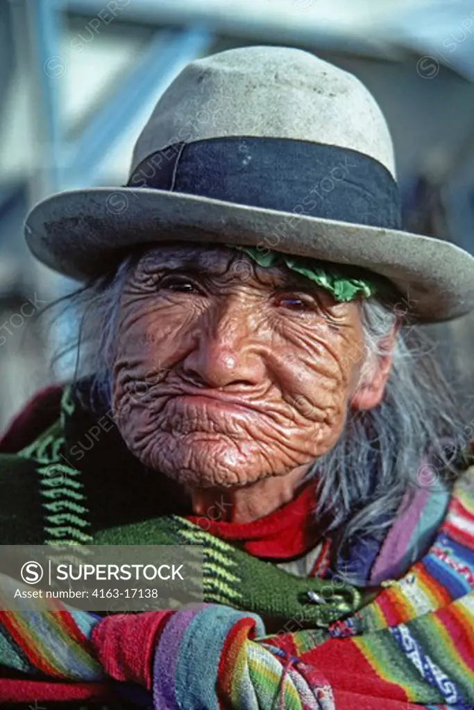 BOLIVIA, LA PAZ, PORTRAIT OF OLD LOCAL WOMAN
