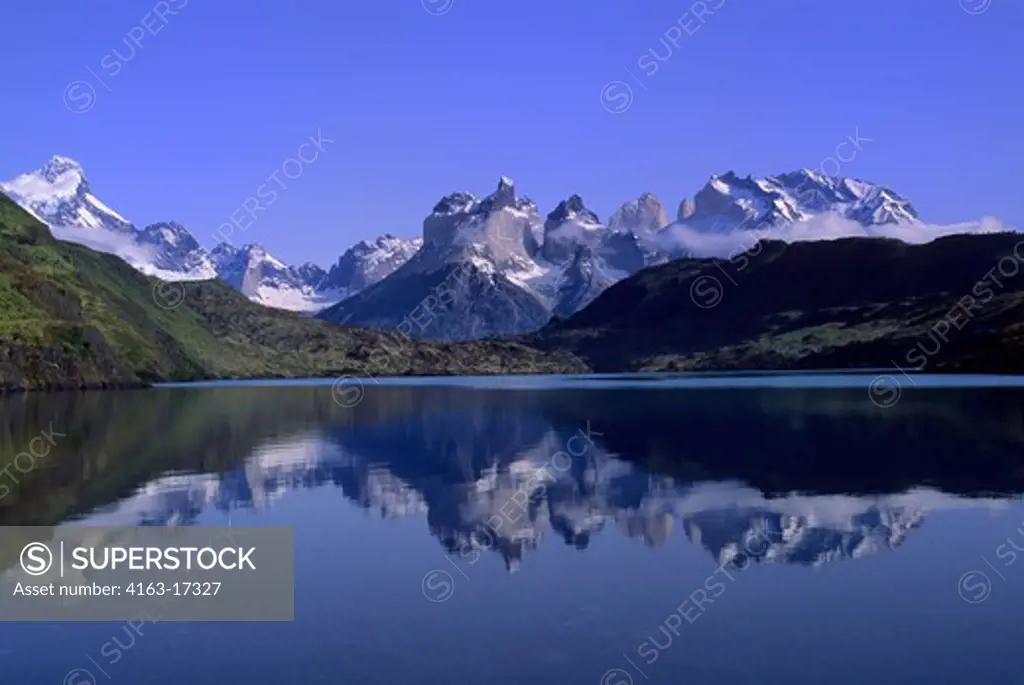 CHILE, TORRES DEL PAINE NATIONAL PARK, VIEW OF GRAND PAINE, CUERNOS DEL PAINE & ALM. NIETO MOUNTAINS, REFLECTING IN LAKE