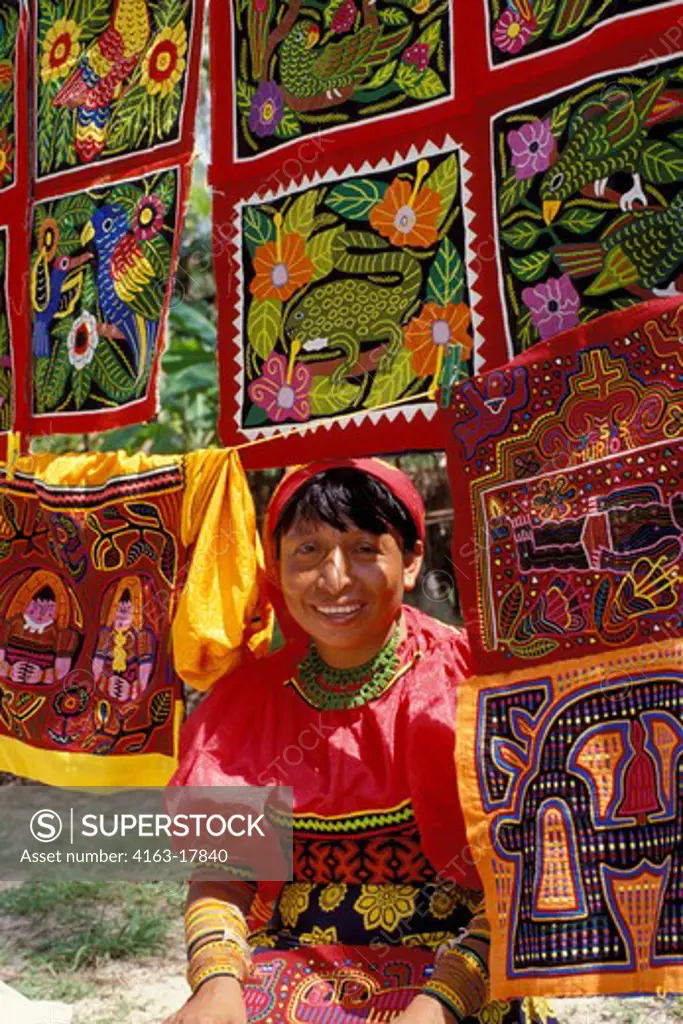 PANAMA, SAN BLAS ISLANDS, ACUATUPU ISLAND, KUNA INDIAN WOMAN WITH MOLAS (APPLIQUED GARMENTS)