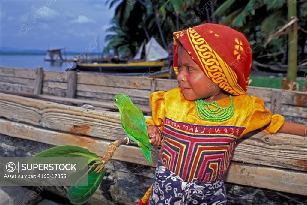 PANAMA, SAN BLAS ISLANDS, ACUATUPU ISLAND, KUNA INDIAN GIRL WITH PET PARROT