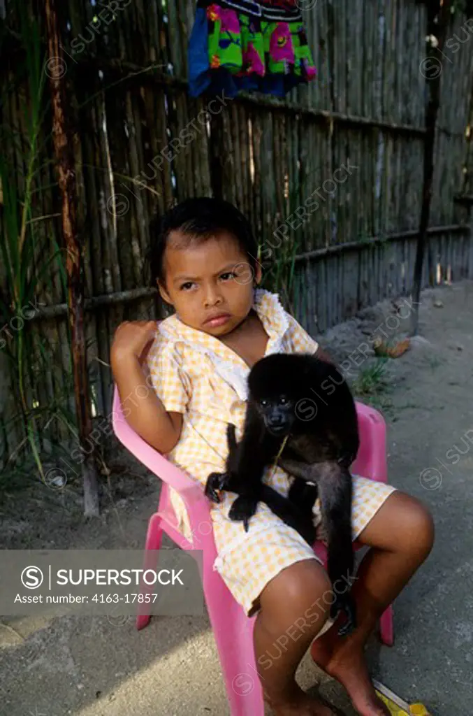 PANAMA, SAN BLAS ISLANDS, ACUATUPU ISLAND, KUNA INDIAN GIRL WITH PET HOWLER MONKEY