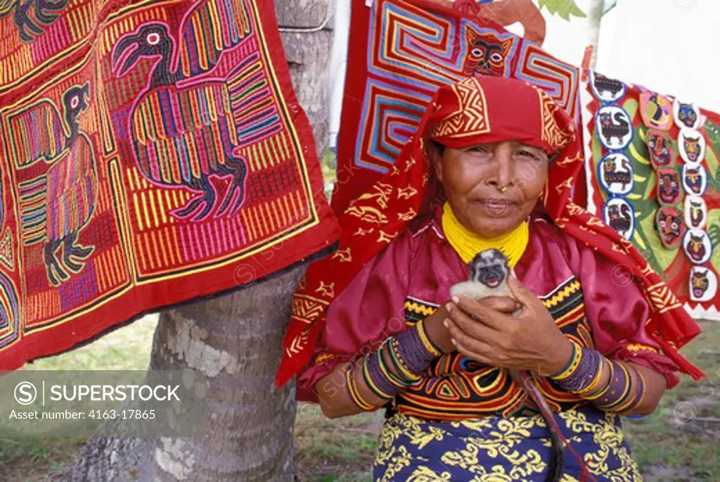 PANAMA, SAN BLAS ISLANDS, NIA TUPU ISLAND, KUNA INDIAN WOMAN WITH PET MARMOSET (MONKEY)