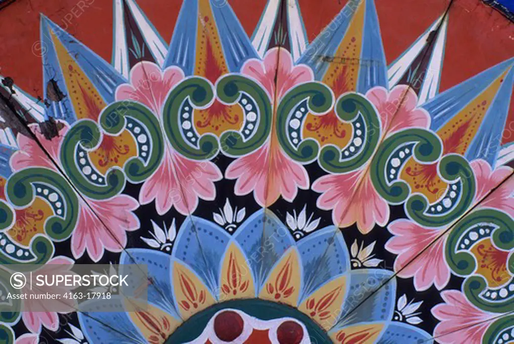 COSTA RICA, SARCHI, HAND-PAINTED OXCART, DETAIL OF WHEEL