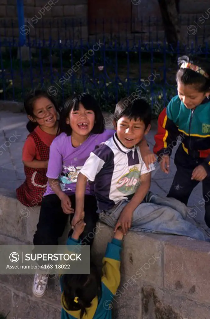 PERU, CUZCO, LOCAL CHILDREN