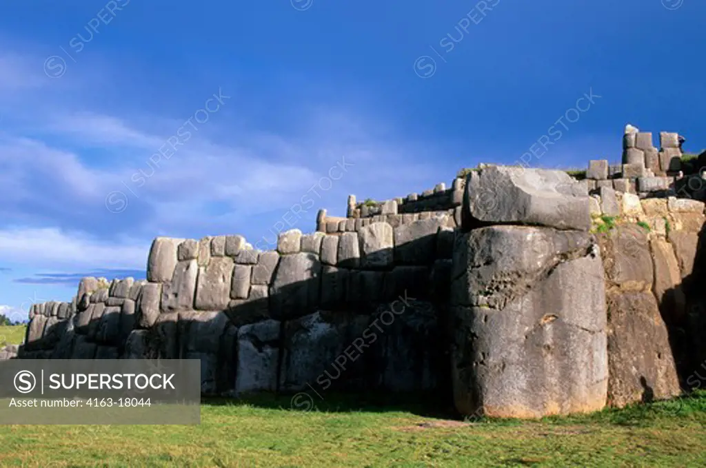PERU, NEAR CUZCO, INCA FORTRESS OF SACSAYHUAMAN, FORTRESS WALLS