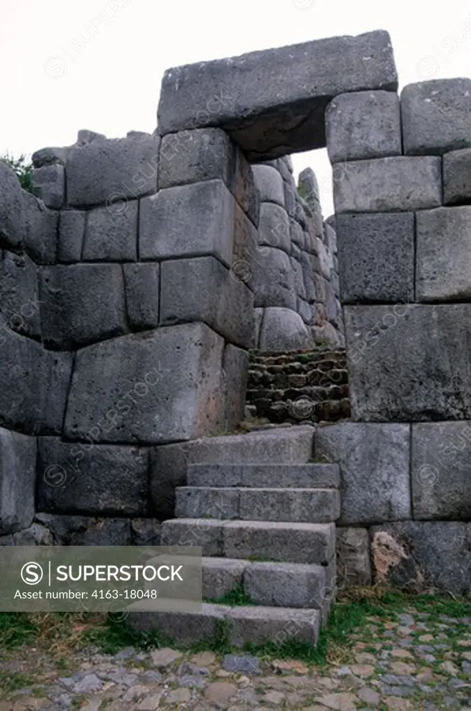 PERU, NEAR CUZCO, INCA FORTRESS OF SACSAYHUAMAN, DOOR