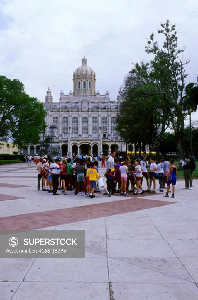 CUBA, OLD HAVANA, MUSEUM OF THE REVOLUTION, SCHOOLCHILDREN