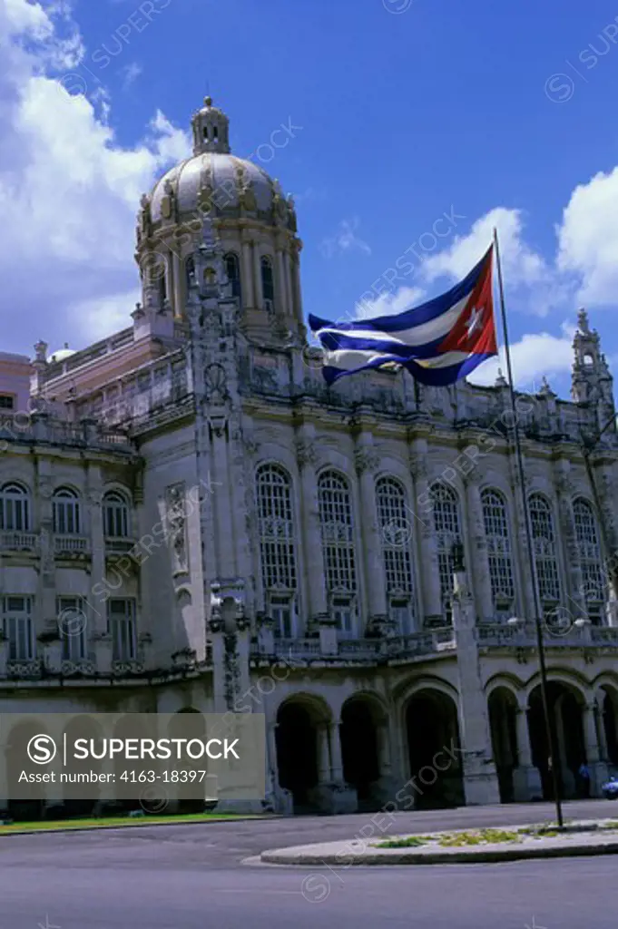 CUBA, OLD HAVANA, MUSEUM OF THE REVOLUTION, CUBAN FLAG