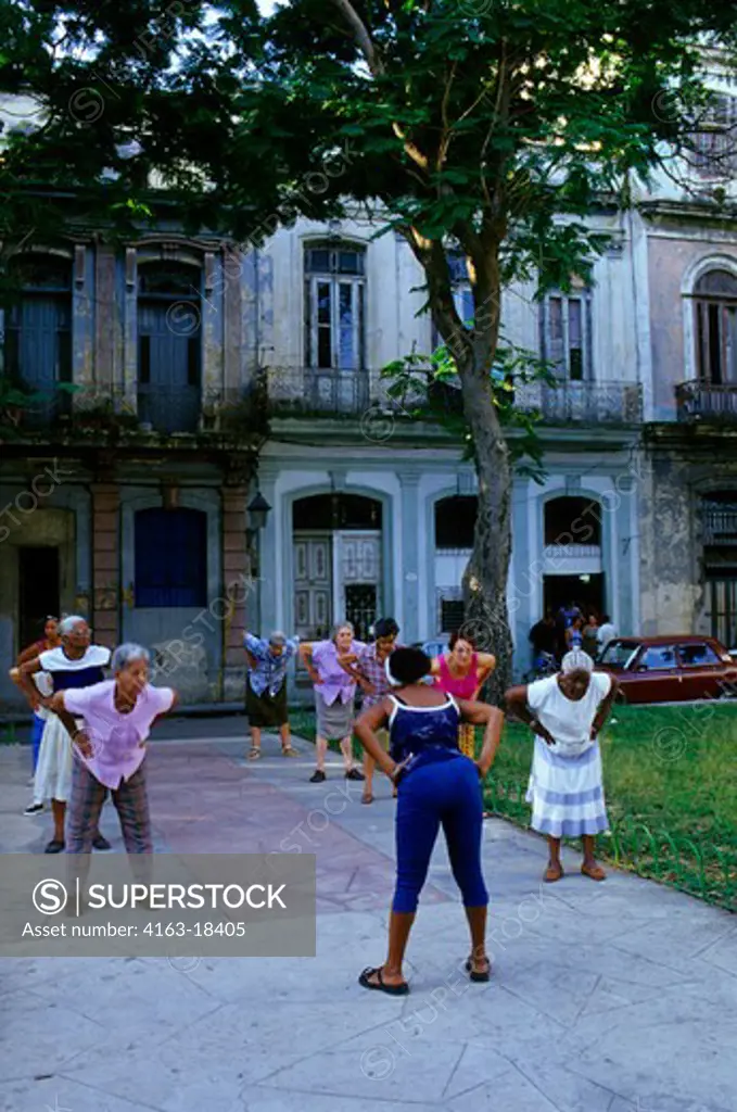 CUBA, OLD HAVANA, PARK, SENIOR WOMEN EXERCISING